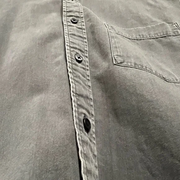 UNIQLO GREY BUTTON UP SHIRT - Picture 5 of 5